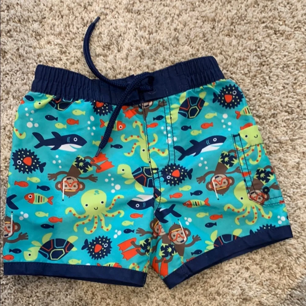 Old Navy make splash